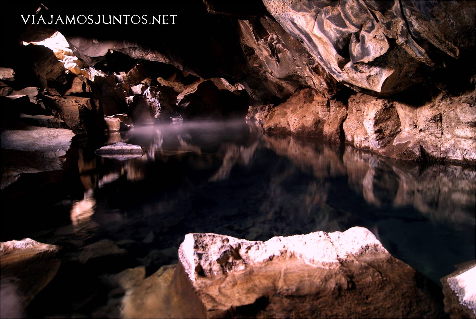 grjotagja, myvatn, cueva, cave, islandia, iceland, hot spring, aguas termales, piscinas termales