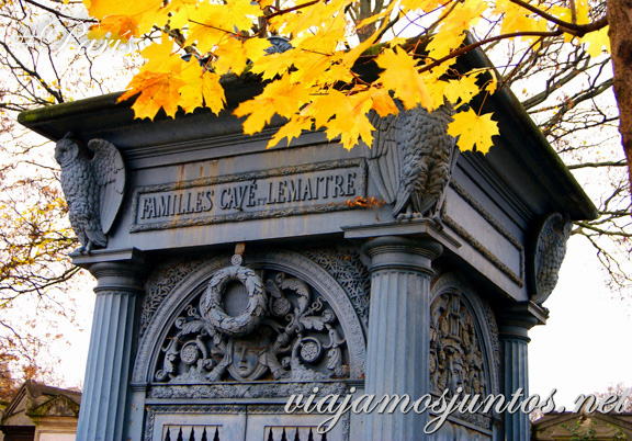 Capillas de colores. Cementerios de París, Montmarte. Francia