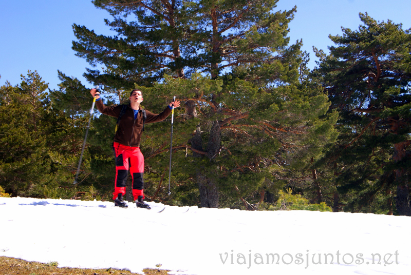 Denys feliz Esquí de fondo durante #MadTBNieve, @MadridTB Madrid Travel Bloggers en Parque Nacional de Guadarrama