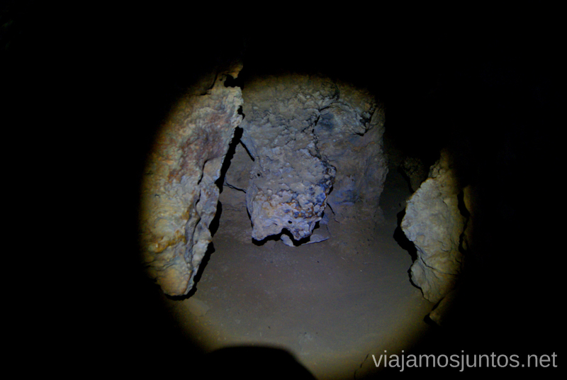 Las entrañas de la cueva... Ciudad Encantada de Tamajón, Ruta de los Pueblos Negros de Guadalajara