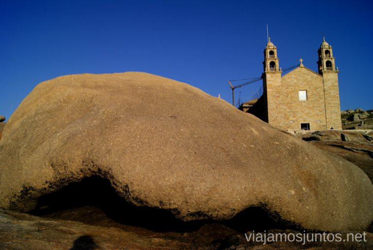 La iglesia de la Barca y la piedra que cura dolores de espalda... Mejores playas de la Costa da Morta, Galicia