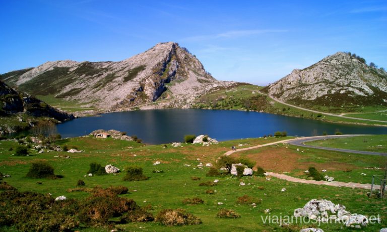 Lagos de Covadonga desde arriba Asturias, que hacer, donde ir; montaña, playa, pueblos con encanto