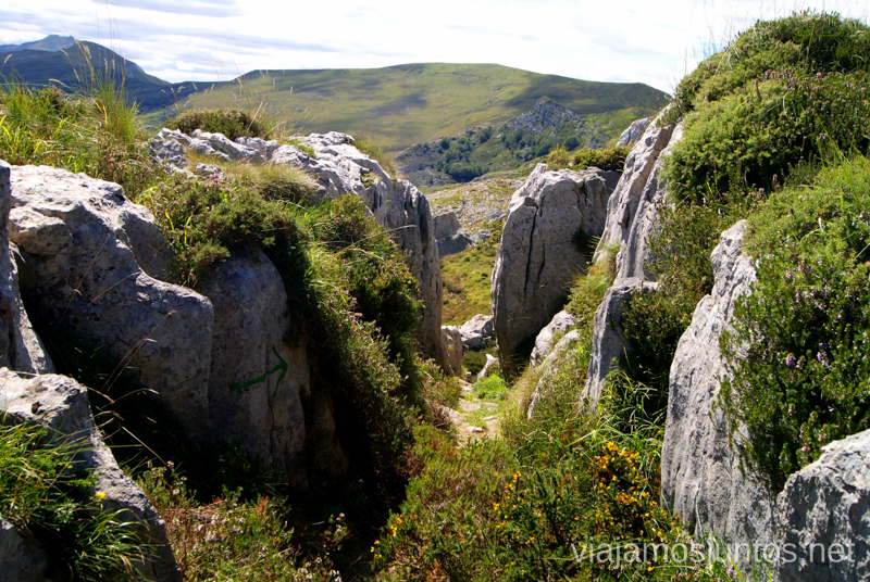 Entre rocas... Ruta circular Vuelta a Colina, Parque Natural de los Collados del Asón, Cantabria