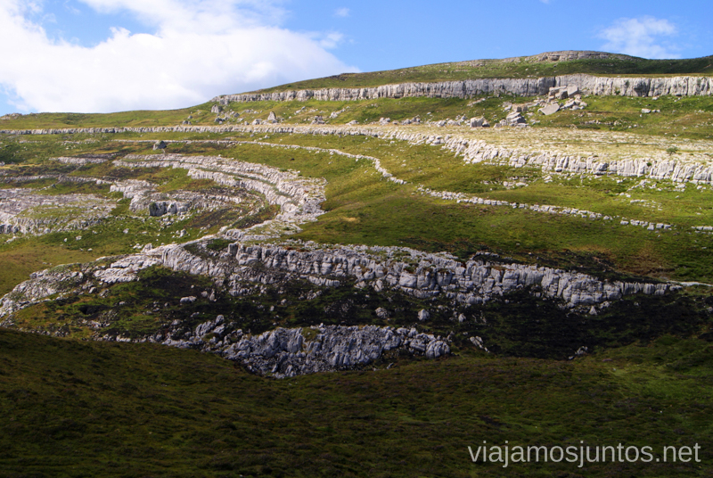 Las formaciones kársticas Ruta circular Vuelta a Colina, Parque Natural de los Collados del Asón, Cantabria