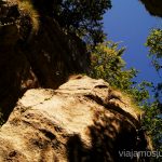 Los paredones verticales del cañón Ruta circular Vuelta a Colina, Parque Natural de los Collados del Asón, Cantabria