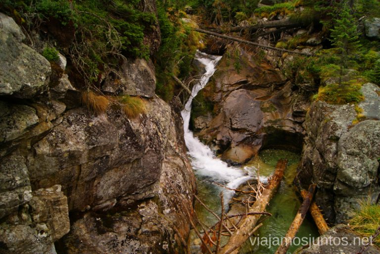 Agua en la montaña Trekking en los Altos Tatras, Eslovaquia High Tatras, Slovaquia #EslovaquiaJuntos Información práctica