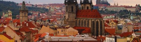 La catedral, el castillo y los tejados Vistas panorámicas de Praga, República Checa