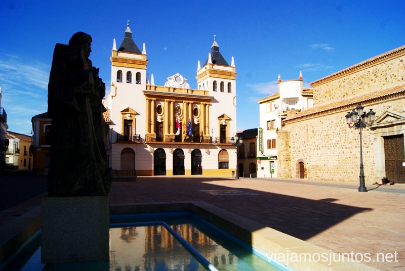 La Plaza Mayor Un itinerario de un día por Almodóvar del Campo, Ciudad Real, Castilla-la Mancha Que ver y que hacer