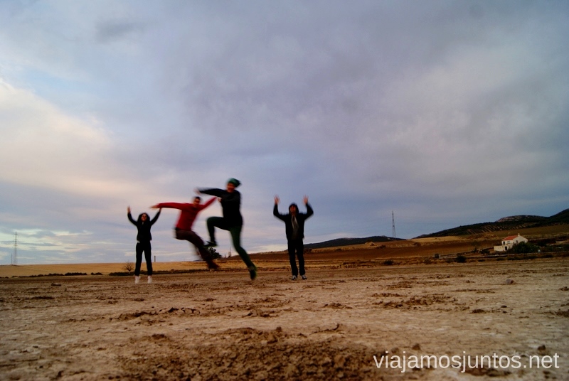 Un jump no pudo faltar en la Laguna volcánica de Almodóvar del Campo Un itinerario de un día por Almodóvar del Campo, Ciudad Real, Castilla-la Mancha Que ver y que hacer