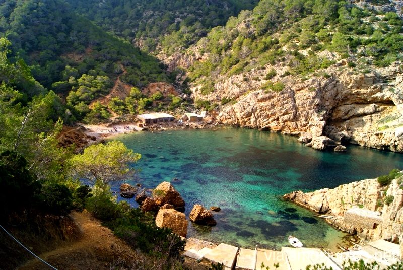 Por fin, llegamos al paraíso Rutas de senderismo fáciles por la isla de Ibiza. Invierno o verano. Playa, montaña y calas secretas