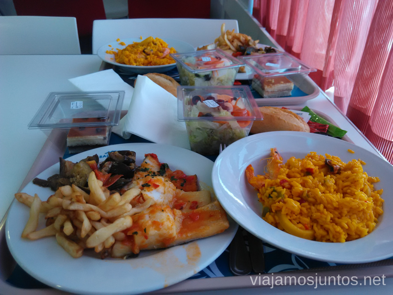 La rica comida a bordoRuta por el Norte de Marruecos, como llegar de España a Marruecos en barco