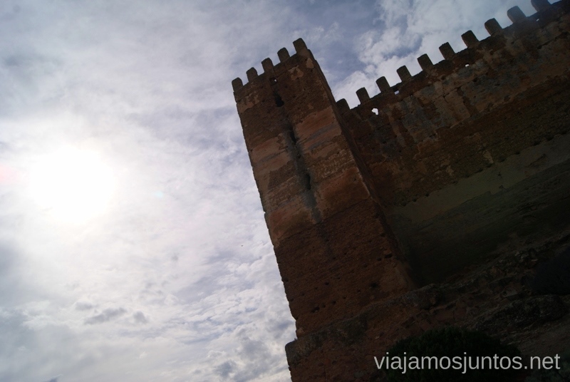 La sombra oscura en el cielo azul Ruta de los castillos y batallas, Jaén, Andalucía
