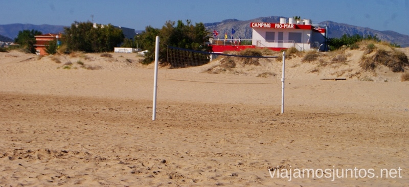 Camping RíoMar, Denia. Se ve al fondo la recepción #ViajarConSuegra por el Sur de España, playas, mar, beach