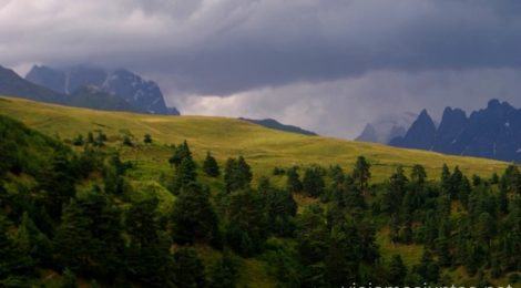 Vistas desde la Cruz, Mestia, Svaneti, Georgia Itinerario de viaje por Georgia. 17 días. Gran Cáucaso Parte I