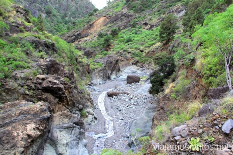 Sigue el barranco de las Angustias para salir de la Caldera de Taburiente Ruta de la Caldera de Taburiente, La Palma, Islas Canarias