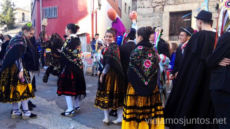 Quintos y Quintas por las calles de Navalacruz Mascaradas Abulenses en Gredos. Carnavales tradicionales populares Ávila Castilla y León