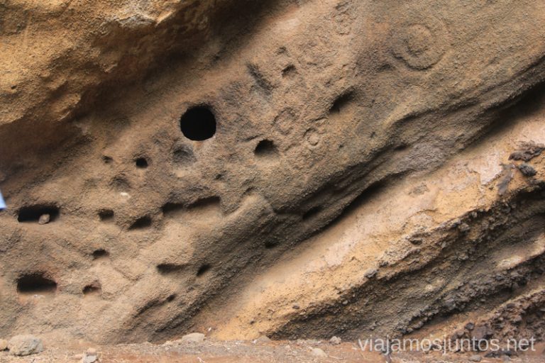 Petroglifos en algunas paredes de Buracas Ruta de los dragos de Buracas La Palma, islas Canarias