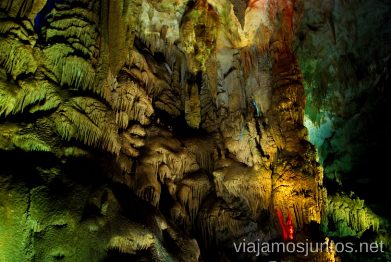 Interior de la Cueva de Prometeo La Cueva de Prometeo y la Cueva Sataplia. Qué ver y hacer en Kutaisi y alrededores Georgia