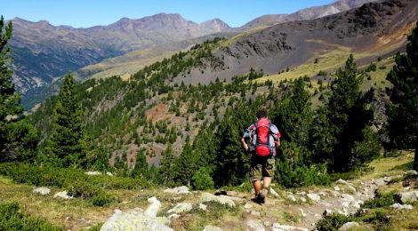 Ruta circular de tres días por el Pirineo Aragonés Ruta de los tres refugios por el Parque Natural Posets-Maladeta, Pirineo Aragonés Aragón