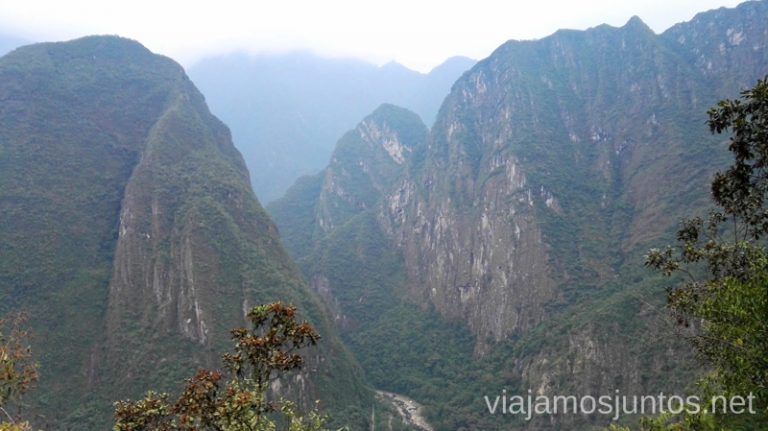 Desde el camino de hacer andando a Macchu Picchu desde Aguas Calientes. Cómo llegar a Machu Picchu Aguas Calientes desde Cusco y Ollantaytambo Peru #PerúJuntos Perú