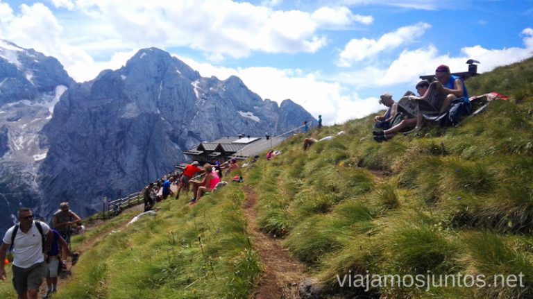 Mucha gente en los Dolomitas en agosto. Italia #ItaliaJuntos Italy montanas mountains