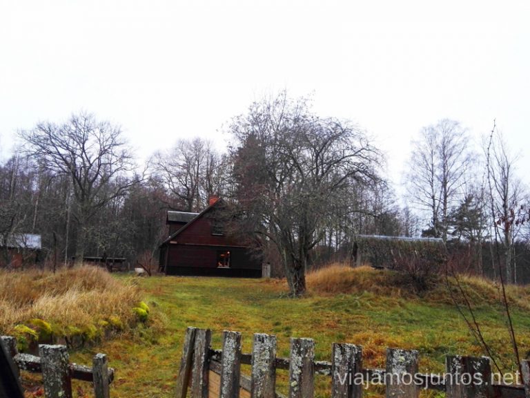 Pintoresco pueblo de Kolka. Viajar a Países Bálticos en invierno.