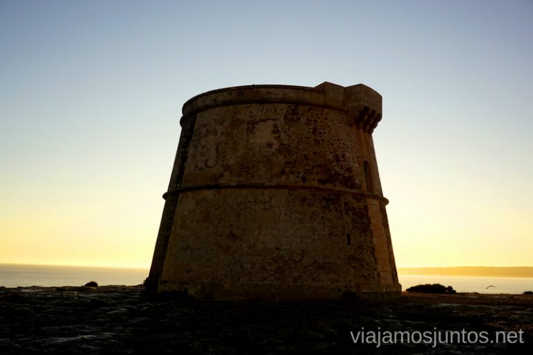 Amanecer en la Torre de Sa Punta Prima. Un fin de semana en las Islas Baleares