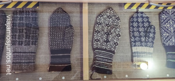 Colección de tejidos tradicionales: manoplas.