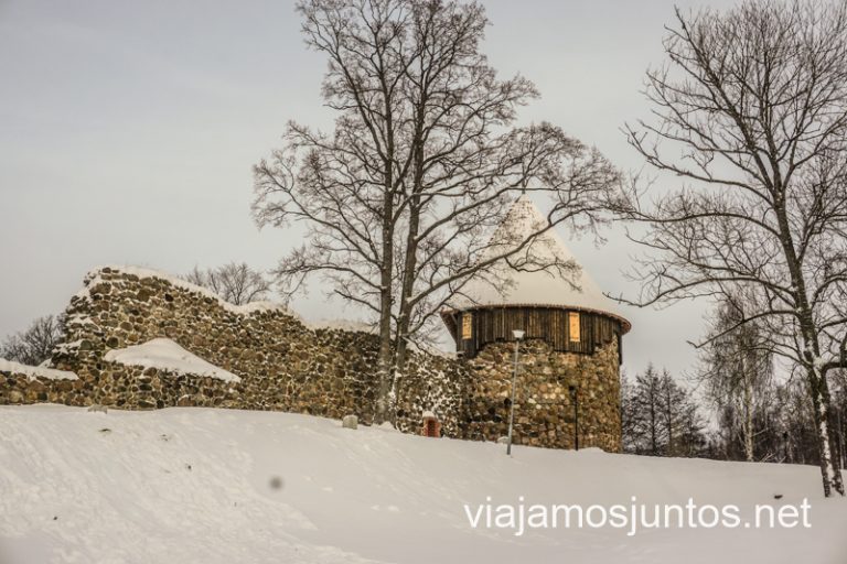 Castillo de Alūksnes. Ruta invernal por el este de Letonia. Países Bálticos.