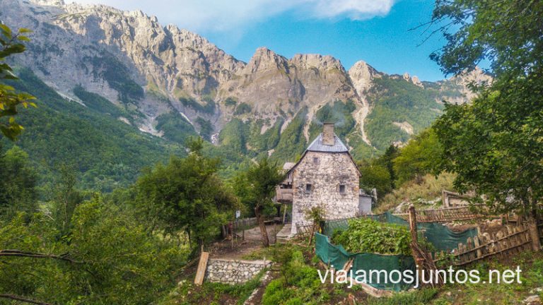 Pueblos auténticos en las montañas de Albania.