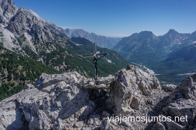 Qafa Valbones, el punto más alto del trekking Valbona - Theth en los Alpes Dináricos.