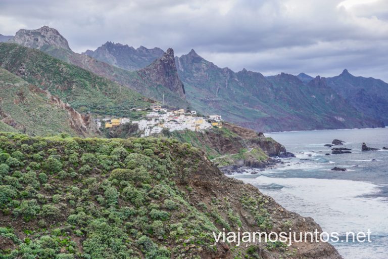 Roque de las Bodegas desde la playa Benijo.