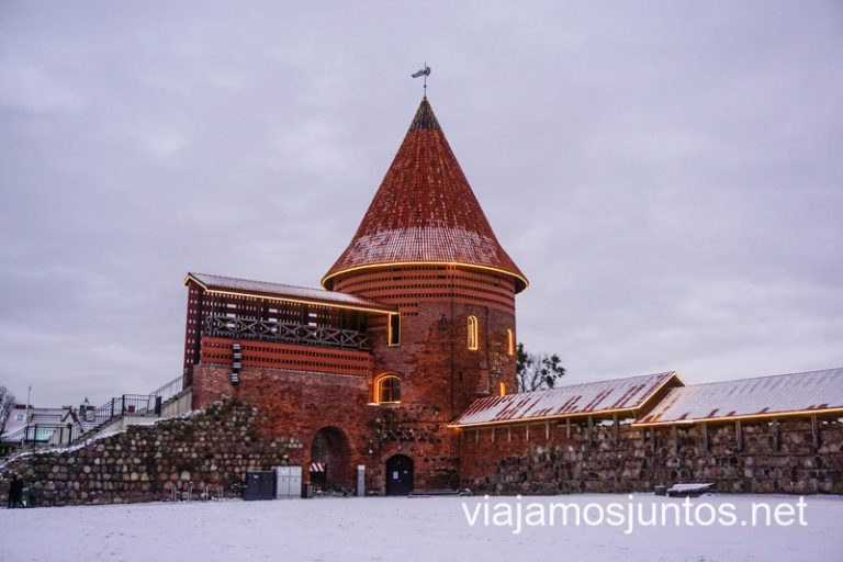 Castillo de Kaunas en invierno.