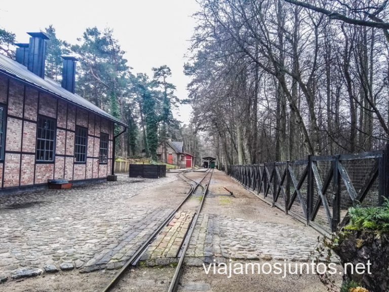 Vía de tren estrecha en Ventspils, Letonia. Qué ver en la Costa Báltica de Lituania, Letonia y Estonia.