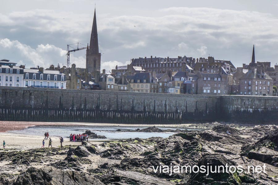 Saint Malo con la marea baja.