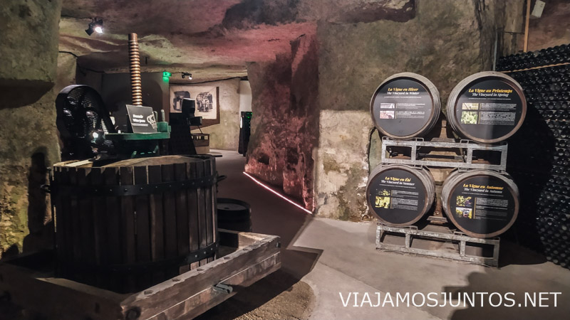 Las entrañas de las cuevas-bodegas, con temperaturas estables de 12ºC todo el año.