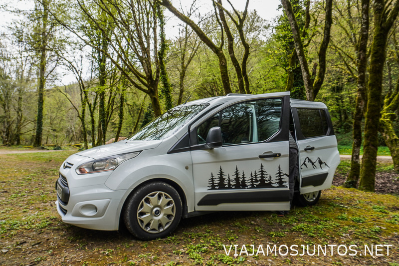 Furgoneta camper en el Valle del Vézère durante una ruta por Dordoña
