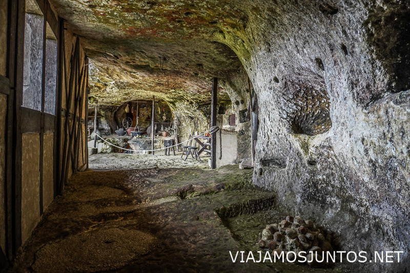 Galerías interiores del complejo troglodita de La Roque-Saint-Christophe