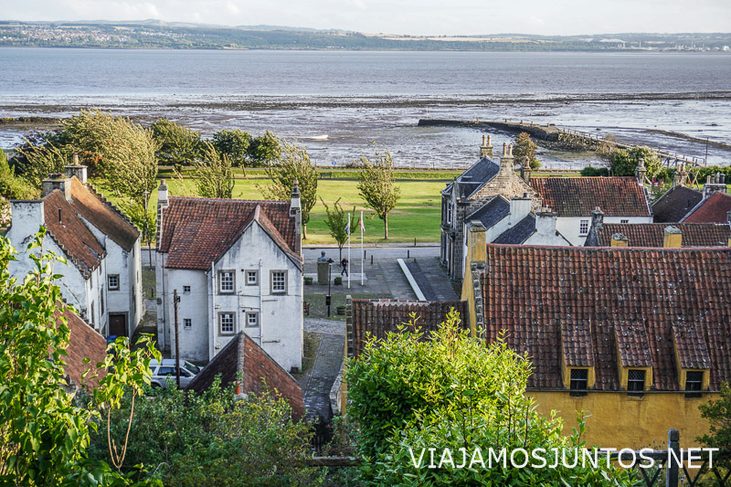 Pueblo de Escocia con hoteles y Bed & Breakfast.