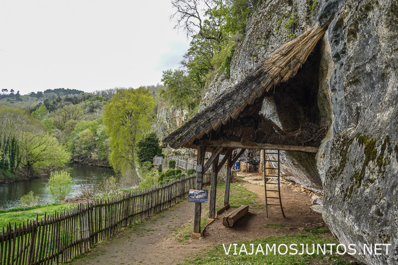 Poblado troglodita de la Madeleine en el Valle del Vézère en Dordoña