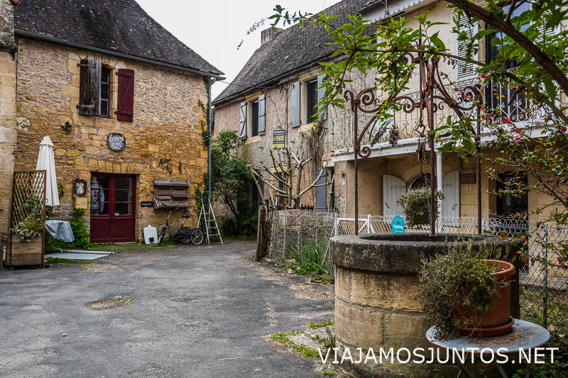 Calles de Saint-Léon-sur-Vézère en la Dordoña francesa