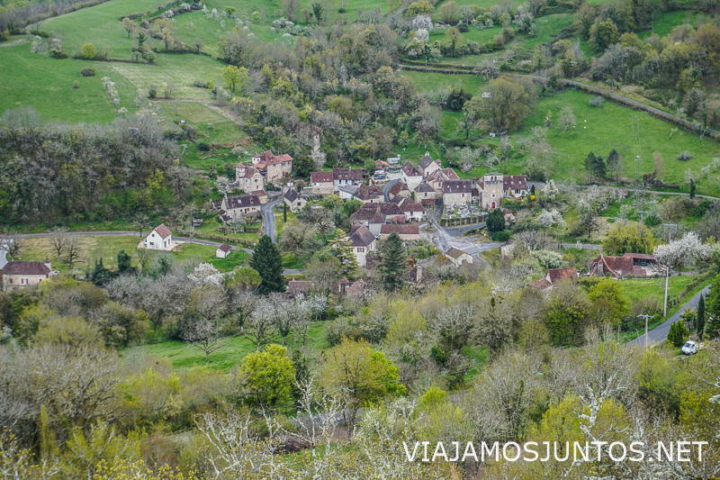 Vista panorámica de Rocamadour y el valle del Alzou en Occitania