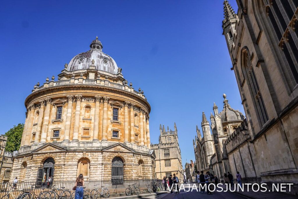 Vista de la rotonda neoclásica de la Cámara Radcliffe en Oxford.